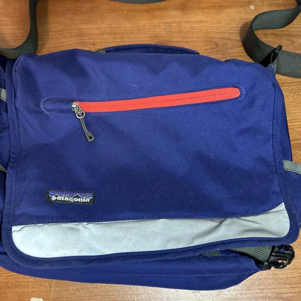 Patagonia Critical Mass Messenger Bag and Laptop Case Blue/Red Zipper